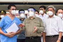 Thủ tướng thị sát điểm nóng dịch Bình Dương, yêu cầu tăng chi viện y tế