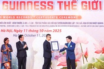 Bức tranh sơn mài "Bác Hồ đọc Tuyên ngôn Độc lập" được trao kỷ lục Guinness