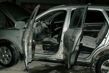 Bơm nhầm dầu thành xăng, xế hộp bốc cháy dữ dội sát cây xăng