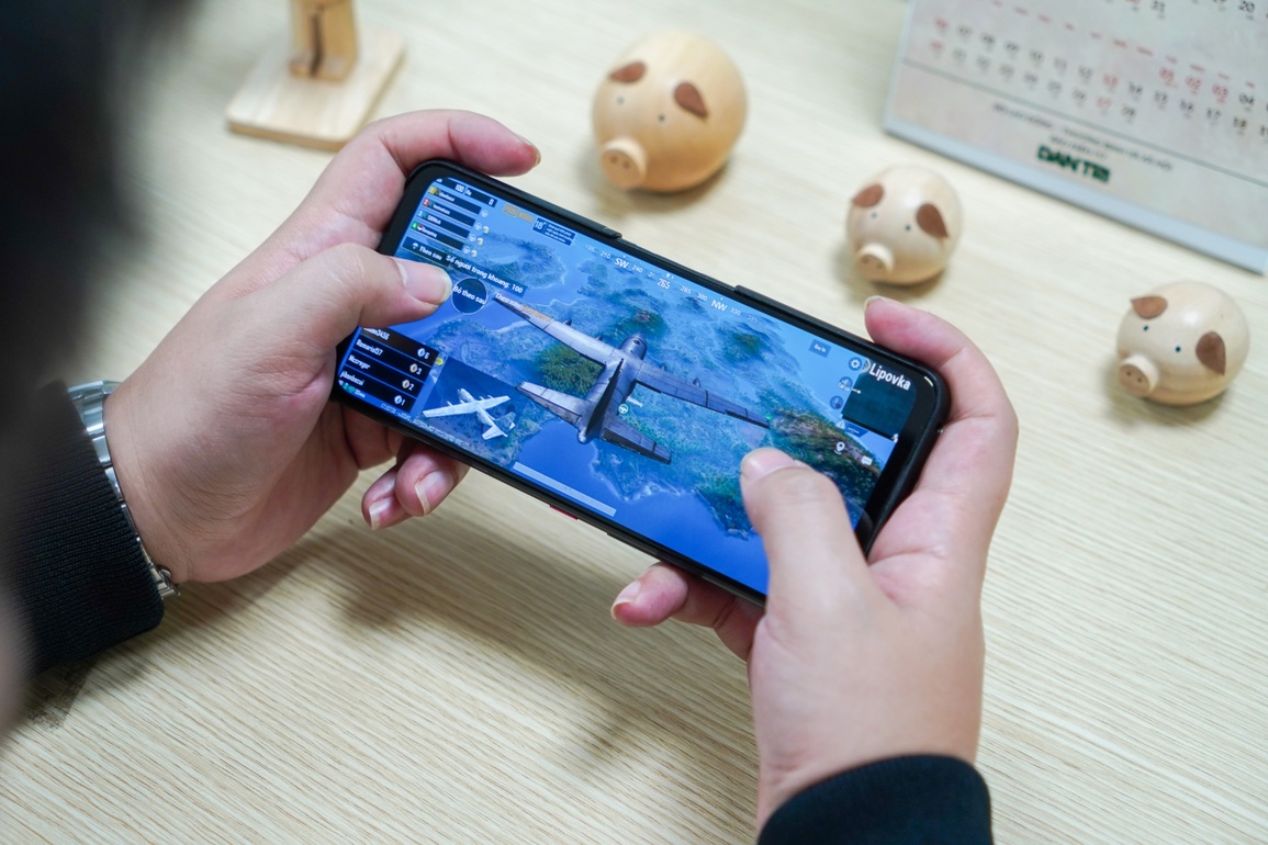 Đánh giá ROG Phone 5: thiết kế hầm hố, nhiều tính năng đặc biệt - 7 Đánh giá ROG Phone 5: thiết kế hầm hố, nhiều tính năng đặc biệt - 7