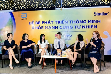 Công Vinh, Thủy Tiên nhận ra lợi ích bất ngờ khi cho con vui chơi cùng tự nhiên