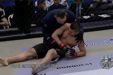 Chưa kịp xuất chiêu, cao thủ Thiếu Lâm bị đấm gục sau 6 giây