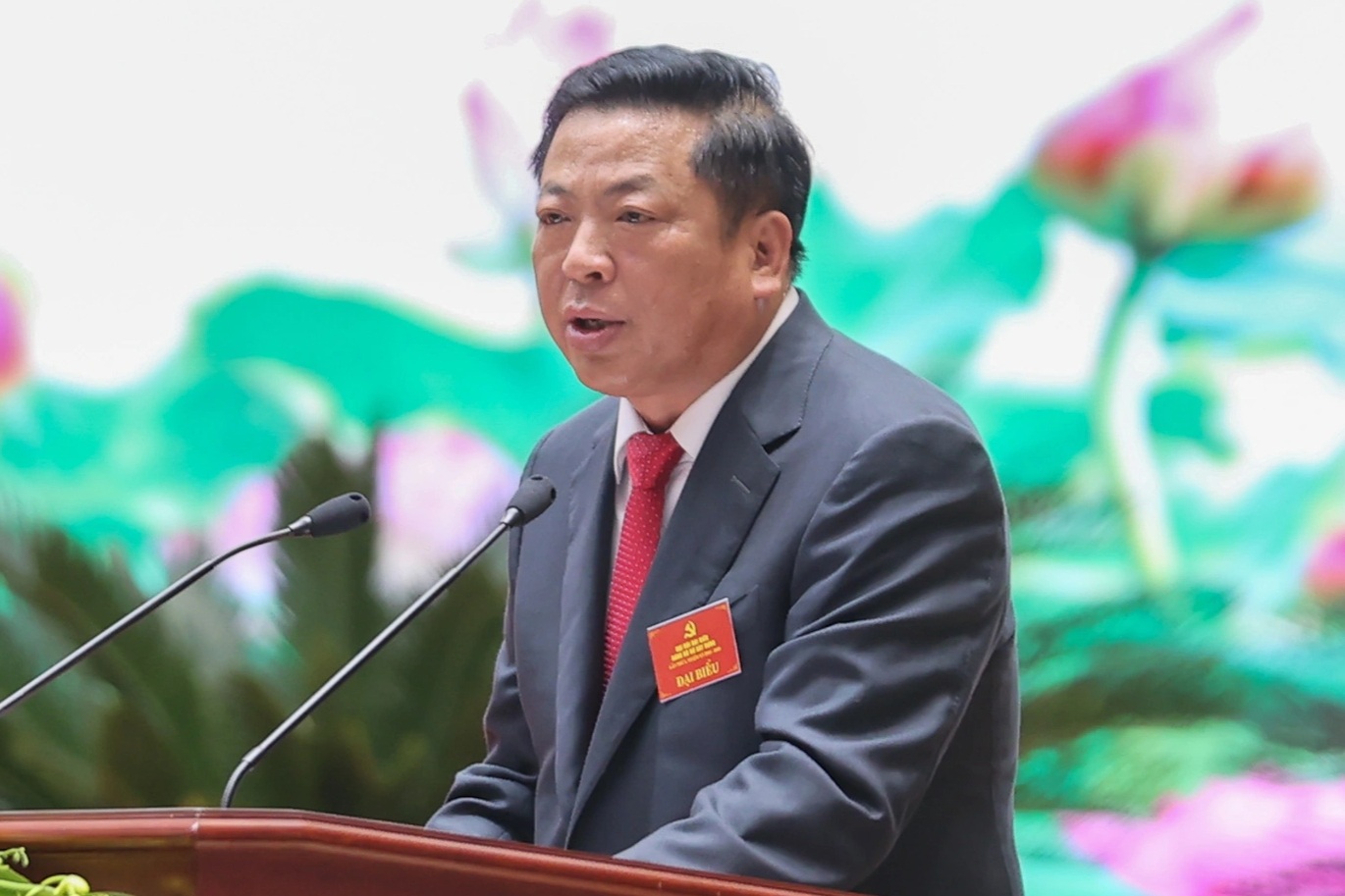 Thủ tướng: “Không có hạ tầng tốt, trải thảm đỏ nhà đầu tư cũng không đến” - 4 Thủ tướng: “Không có hạ tầng tốt, trải thảm đỏ nhà đầu tư cũng không đến” - 4