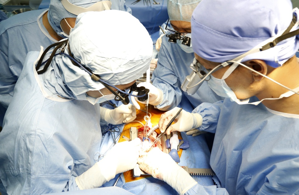Phẫu thuật bắc cầu mạch vành “sống” trên bệnh nhân ung thư - 3 Phẫu thuật bắc cầu mạch vành “sống” trên bệnh nhân ung thư - 3