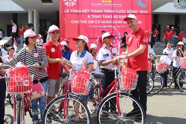 770 chiếc xe đạp đến với cho trẻ em nghèo trong chương trình “Hành trình cuộc sống”