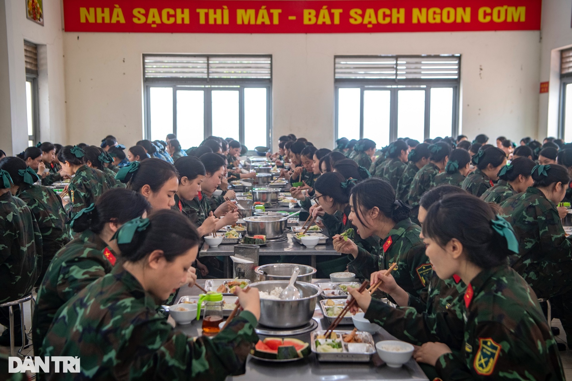 Lời chúc 8/3 của mẹ và sinh nhật đáng nhớ của nữ tân binh Bộ Tư lệnh Thủ đô - 13 Lời chúc 8/3 của mẹ và sinh nhật đáng nhớ của nữ tân binh Bộ Tư lệnh Thủ đô - 13