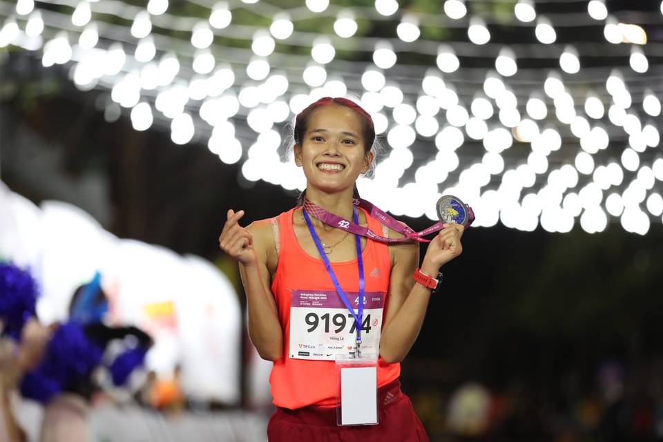 Ông Đoàn Ngọc Hải tiếp tục chinh phục giải chạy 42km ở Hà Nội - 6