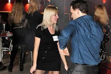 Đi "chợ" vợ Tây