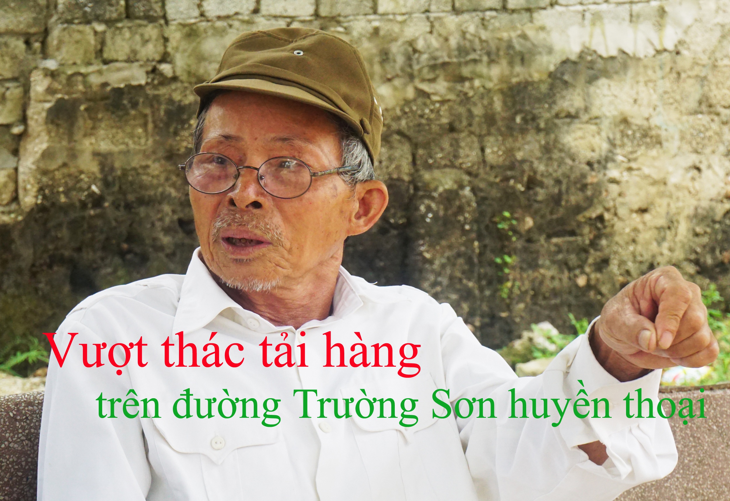 Vượt thác tải hàng trên đường Trường Sơn huyền thoại