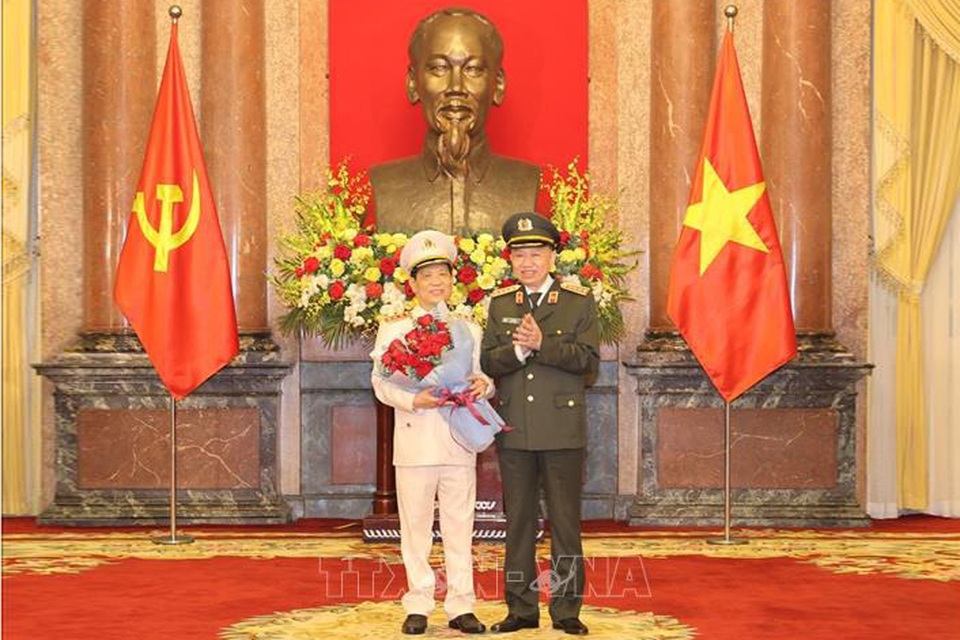 Thăng cấp bậc hàm Thượng tướng cho Thứ trưởng Bộ Công an Nguyễn Văn Sơn - 2 Thăng cấp bậc hàm Thượng tướng cho Thứ trưởng Bộ Công an Nguyễn Văn Sơn - 2