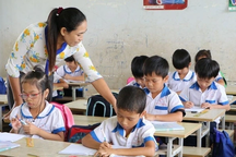 Cha mẹ băn khoăn cho con học chữ trước thềm tiểu học