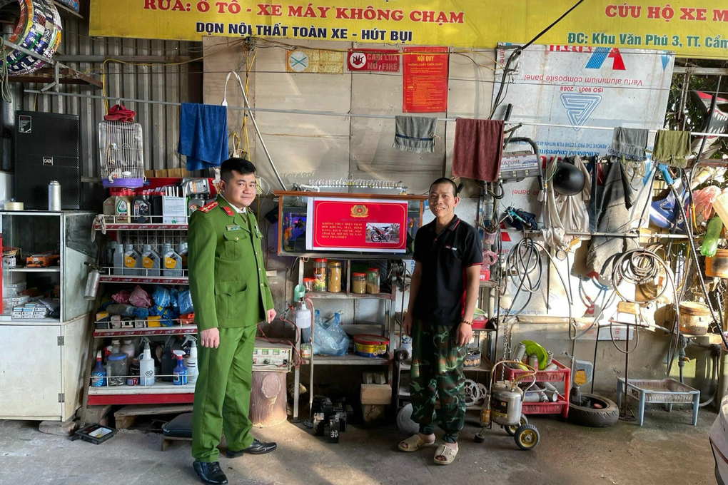 Công an ký cam kết với 120 chủ cửa hàng không độ pô xe máy - 1 Công an ký cam kết với 120 chủ cửa hàng không độ pô xe máy - 1