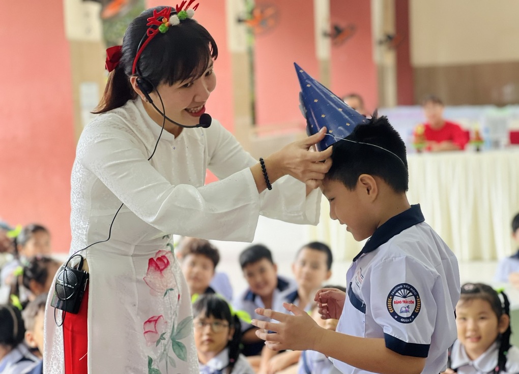 Khảo sát trình độ tiếng Anh giáo viên, hiệu trưởng dặn điểm cao kỳ lắm - 2 Khảo sát trình độ tiếng Anh giáo viên, hiệu trưởng dặn điểm cao kỳ lắm - 2