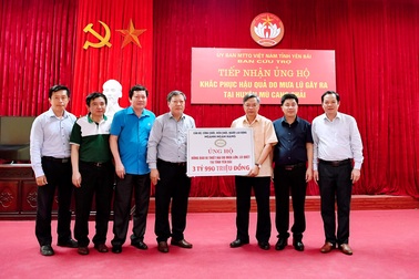 Vietcombank ủng hộ 3,4 tỷ đồng giúp đồng bào Tây Bắc khắc phục khó khăn sau lũ