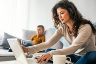 Tác hại “ngầm” khi làm việc tại gia quá lâu