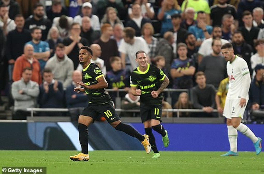 Tottenham rơi vé đi tiếp, HLV Conte nổi khùng với trọng tài - 5 Tottenham rơi vé đi tiếp, HLV Conte nổi khùng với trọng tài - 5