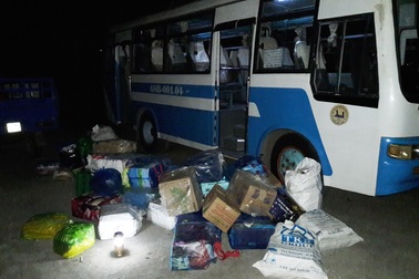 Bắt quả tang xe khách chở 600.000 gói thuốc lá lậu