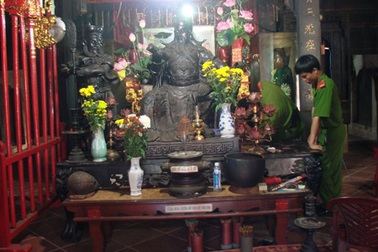 Chùa Ông mất tượng đồng nặng 30kg