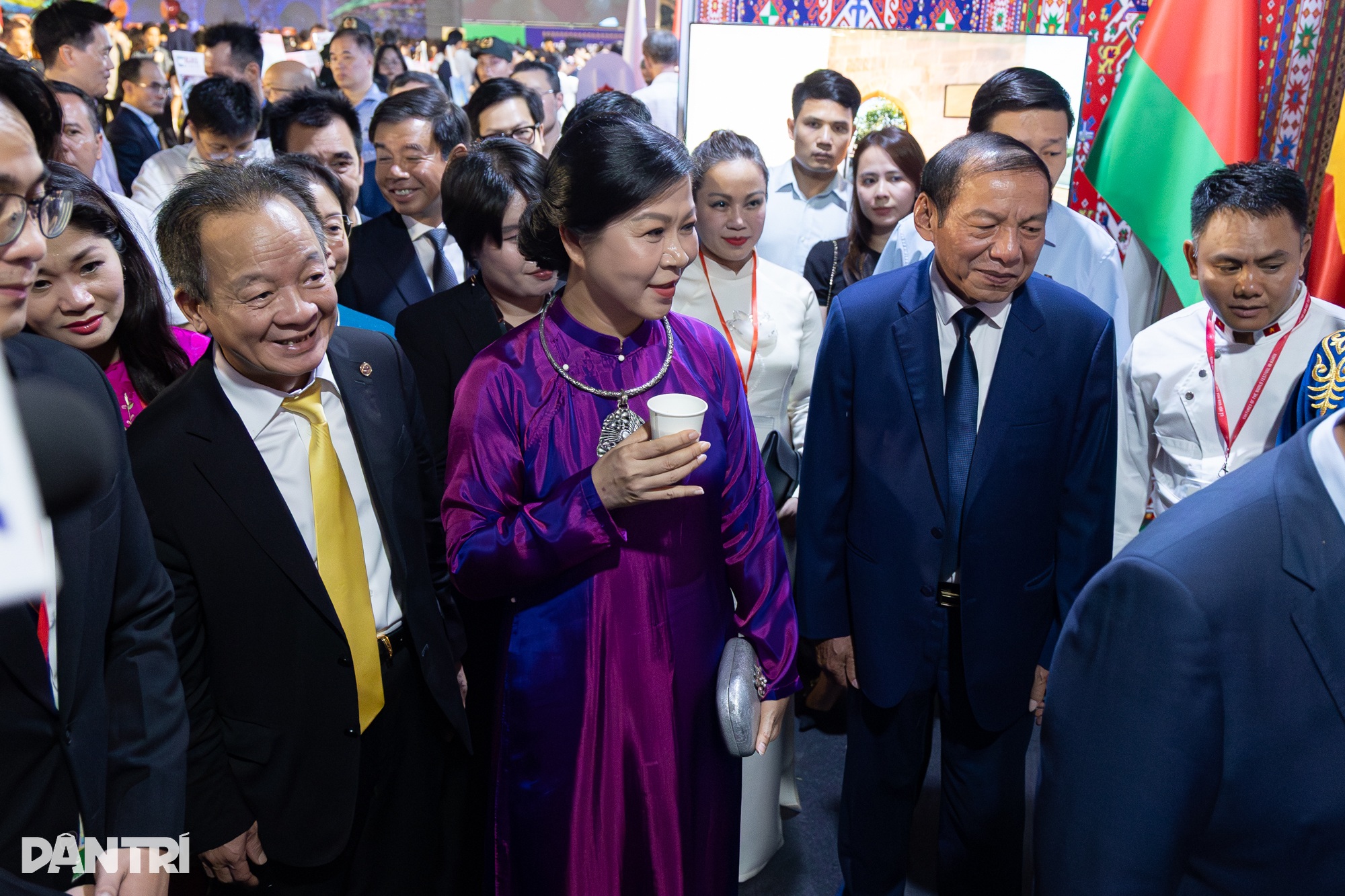 Phu nhân Tổng Bí thư tham gia khai mạc Lễ hội Văn hóa Thế giới tại Hà Nội - 3