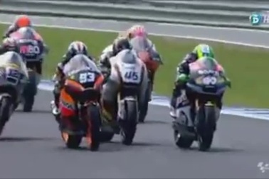 Cư dân mạng đào sâu xung đột giữa Rossi và Marquez