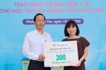 "Thẻ BHYT là món quà thiết thực của bạn đọc báo Dân trí dành cho học sinh"