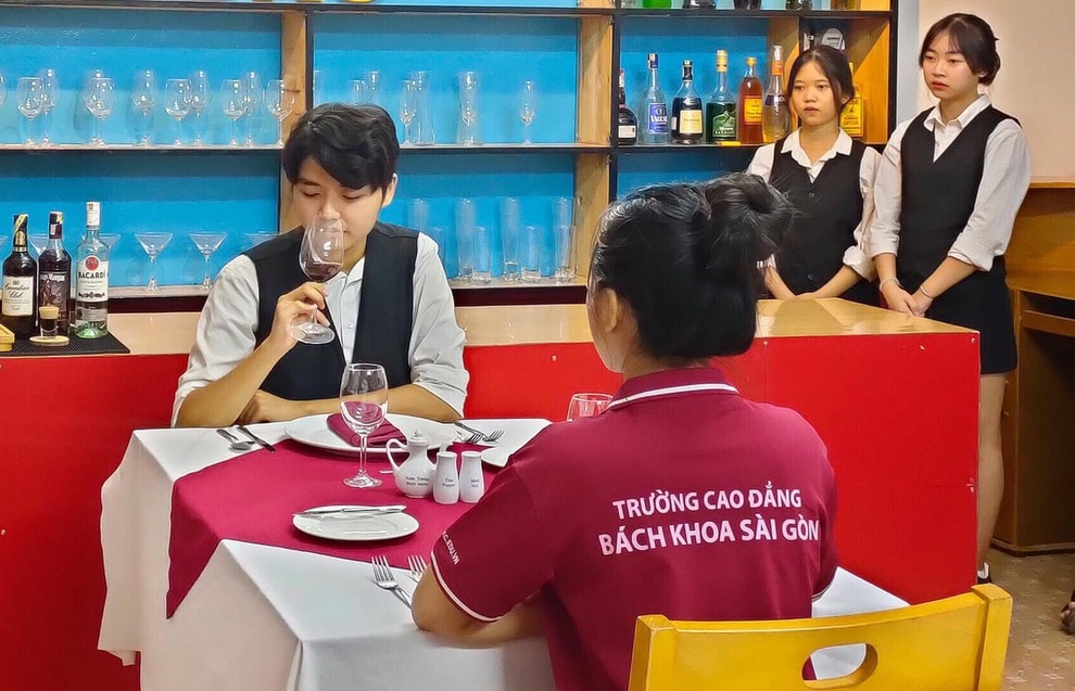 Nghề quản trị nhà hàng sẽ sống ra sao sau đại dịch Covid-19? - 3 Nghề quản trị nhà hàng sẽ sống ra sao sau đại dịch Covid-19? - 3