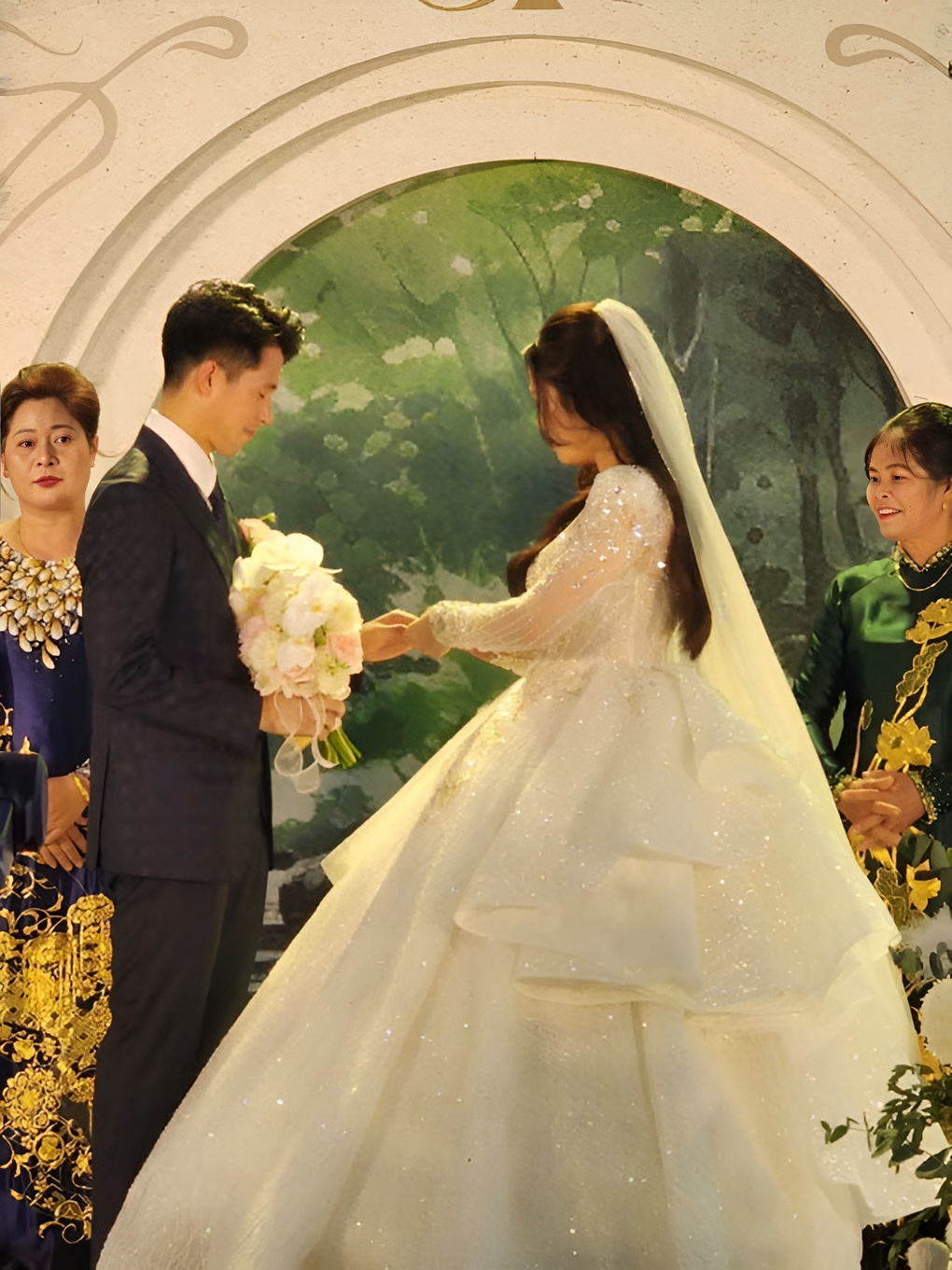 Vợ mới cưới xinh đẹp, yêu 8 năm của cầu thủ Trần Đình Trọng - 1 Vợ mới cưới xinh đẹp, yêu 8 năm của cầu thủ Trần Đình Trọng - 1