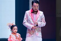 Diễn viên Hồ Quang Mẫn giúp con gái tự tin nhờ trình diễn thời trang