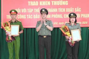 Công an TPHCM khen thưởng đơn vị phá án cô gái bị giết, giấu xác vào vali