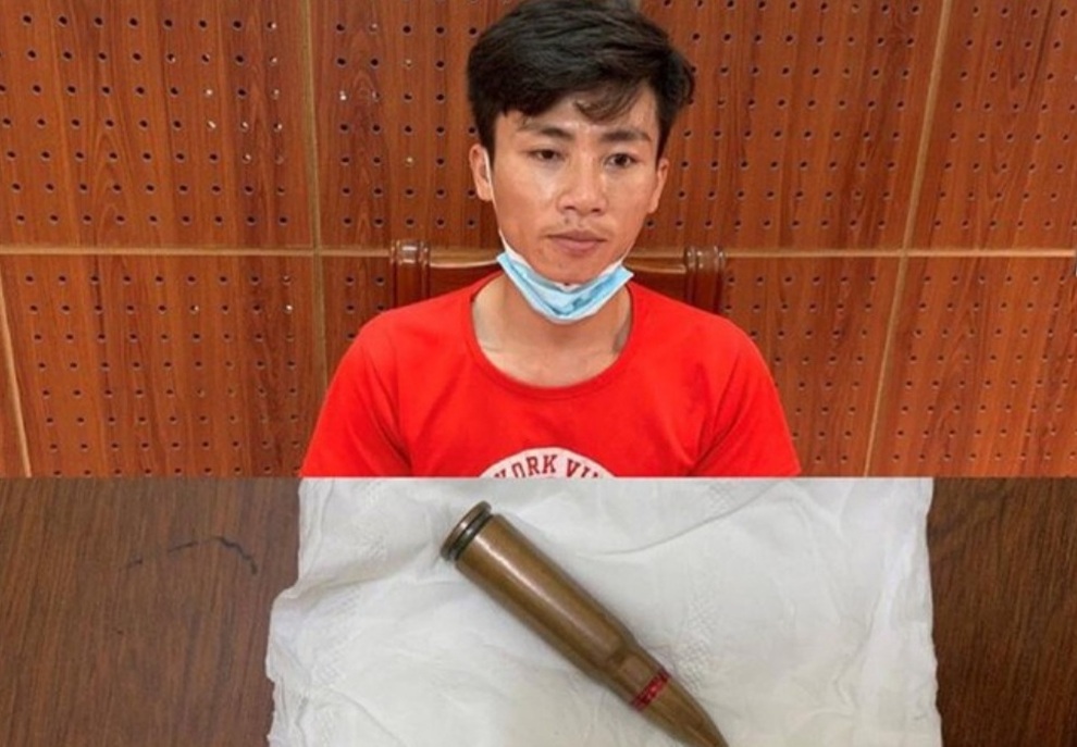 Khởi tố đối tượng tặng hàng xóm viên đạn rồi đe dọa giết cả nhà - 1 Khởi tố đối tượng tặng hàng xóm viên đạn rồi đe dọa giết cả nhà - 1