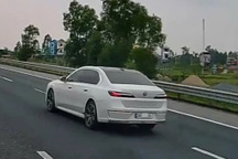 Tài xế ô tô BMW bị phạt 23 triệu đồng vì gắn biển số bị che lấp