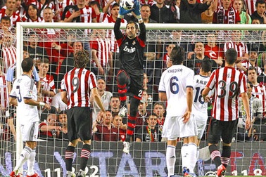 Cuộc chiến trong khung gỗ Real Madrid: Cơ hội nào cho Casillas?