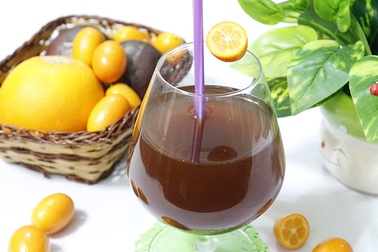 Ngày mới tràn đầy năng lượng với một ly trà quất chà là mật ong nóng hổi