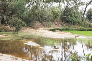 Vỡ đập trữ nước, hàng chục ha lúa bị bồi lấp