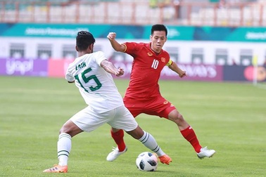 Công Phượng hai lần đá hỏng penalty, Văn Quyết nói gì?