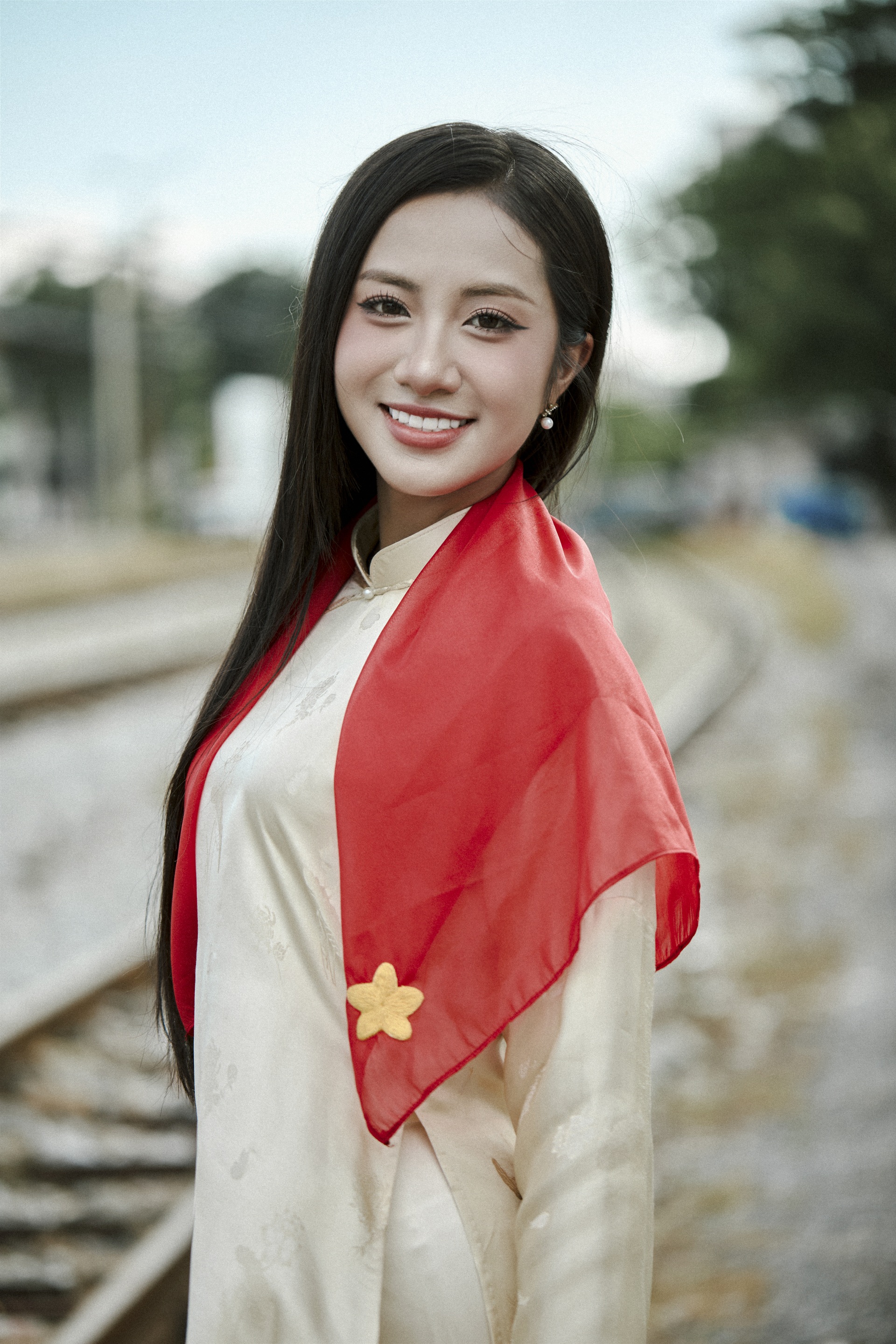 Thiếu úy cảnh vệ sánh vai cùng với top 3 Hoa hậu Việt Nam - 10 Thiếu úy cảnh vệ sánh vai cùng với top 3 Hoa hậu Việt Nam - 10