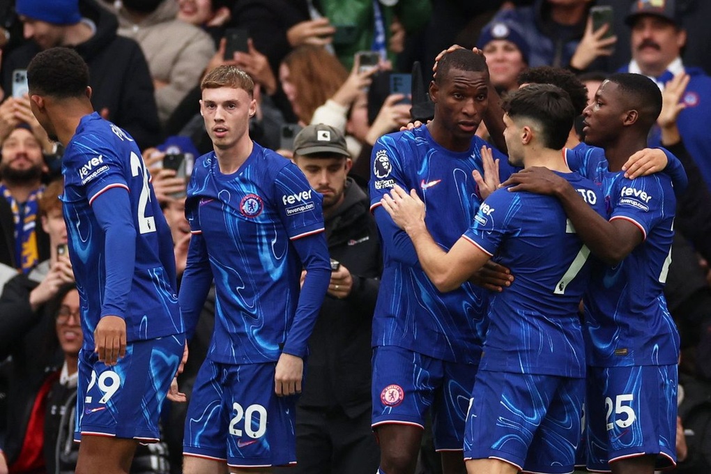 Chelsea thắng tưng bừng, Tottenham lại sảy chân - 1 Chelsea thắng tưng bừng, Tottenham lại sảy chân - 1