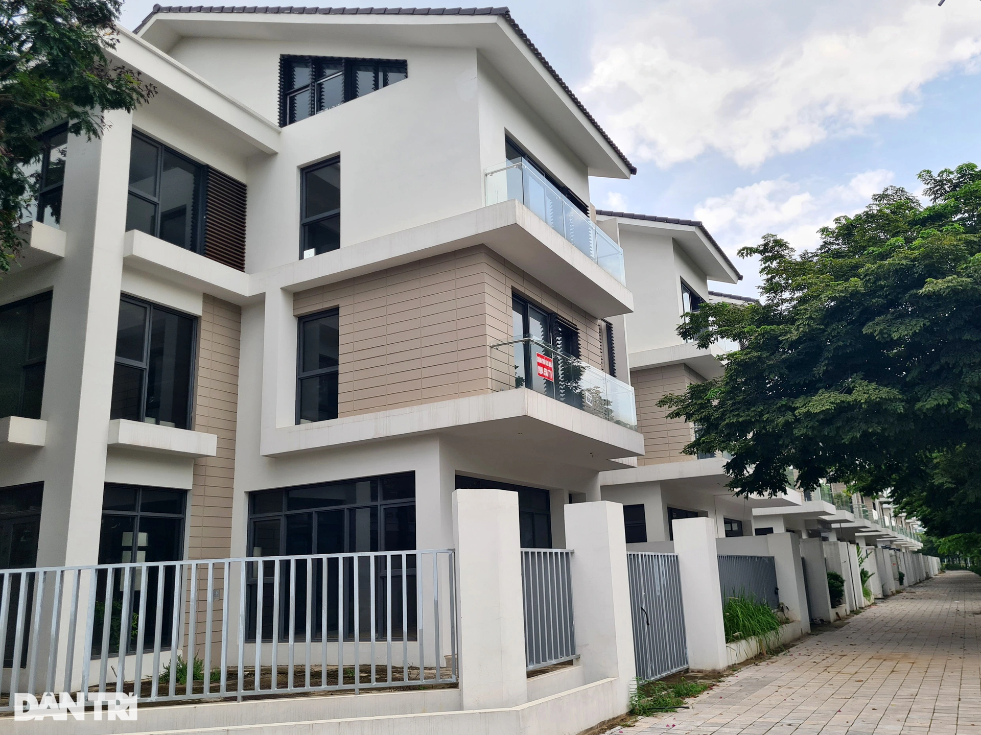 Biệt thự, liền kề vắng người ở sau sốt nóng, tăng giá chục tỷ đồng - 3 Biệt thự, liền kề vắng người ở sau sốt nóng, tăng giá chục tỷ đồng - 3