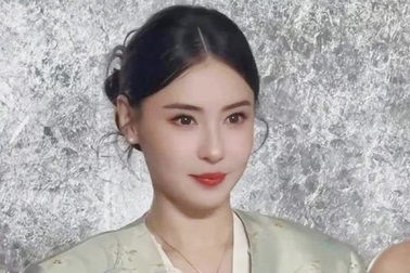 Trương Bá Chi bỗng "trẻ lạ" ở tuổi 45, bị nghi can thiệp thẩm mỹ