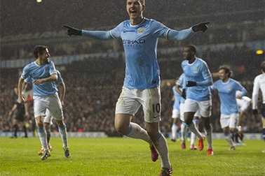 Đại thắng Tottenham, Man City giành ngôi đầu bảng