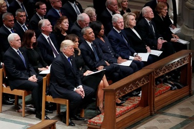 Cuộc gặp căng thẳng của ông Trump với các cựu Tổng thống Mỹ tại lễ tang Bush "cha"