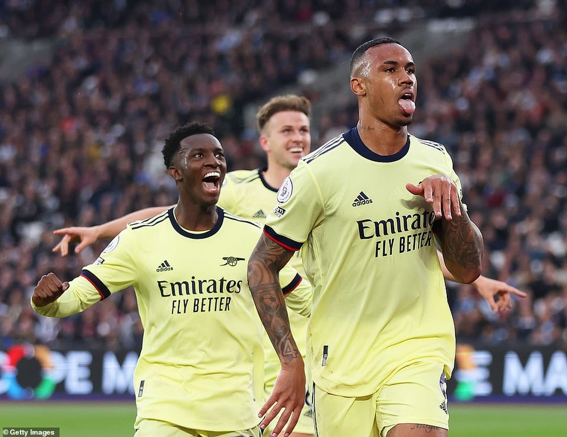 Arsenal, Tottenham dập tắt hy vọng vào top 4 của Man Utd - 4 Arsenal, Tottenham dập tắt hy vọng vào top 4 của Man Utd - 4