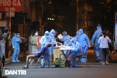 Hà Nội: Xuyên đêm phong tỏa, xét nghiệm hơn 100 người ở Thụy Khuê