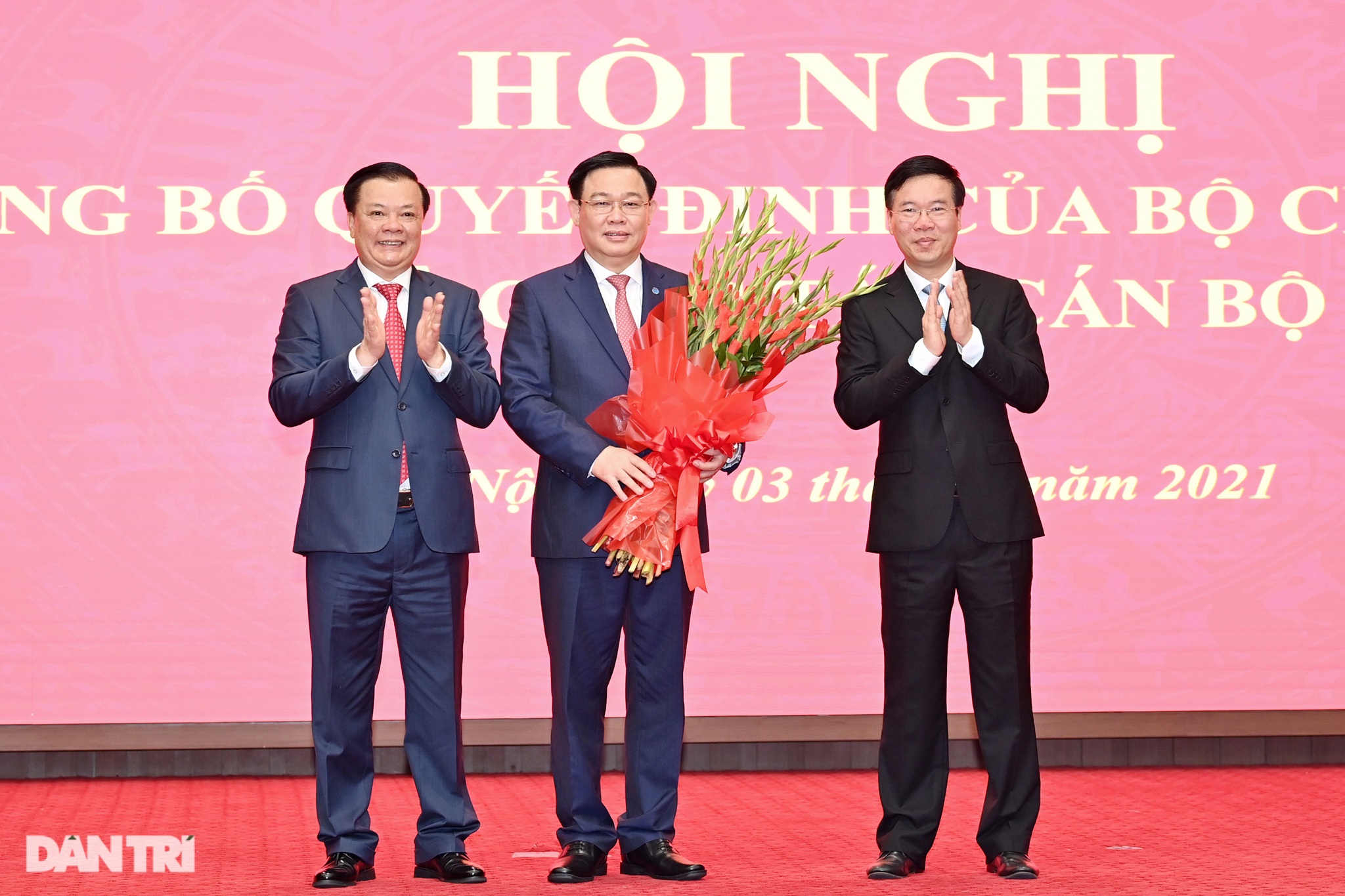 Lễ nhậm chức Bí thư Thành ủy Hà Nội của ông Đinh Tiến Dũng - 8 Lễ nhậm chức Bí thư Thành ủy Hà Nội của ông Đinh Tiến Dũng - 8