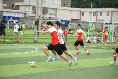 Nhìn lại trận cầu nảy lửa giữa FC Barca và MU Việt Nam, hứa hẹn đêm chung kết làm ‘nức lòng’ người hâm mộ