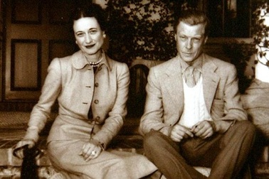 Câu chuyện về nhà vua từ bỏ ngai vàng vì người đẹp