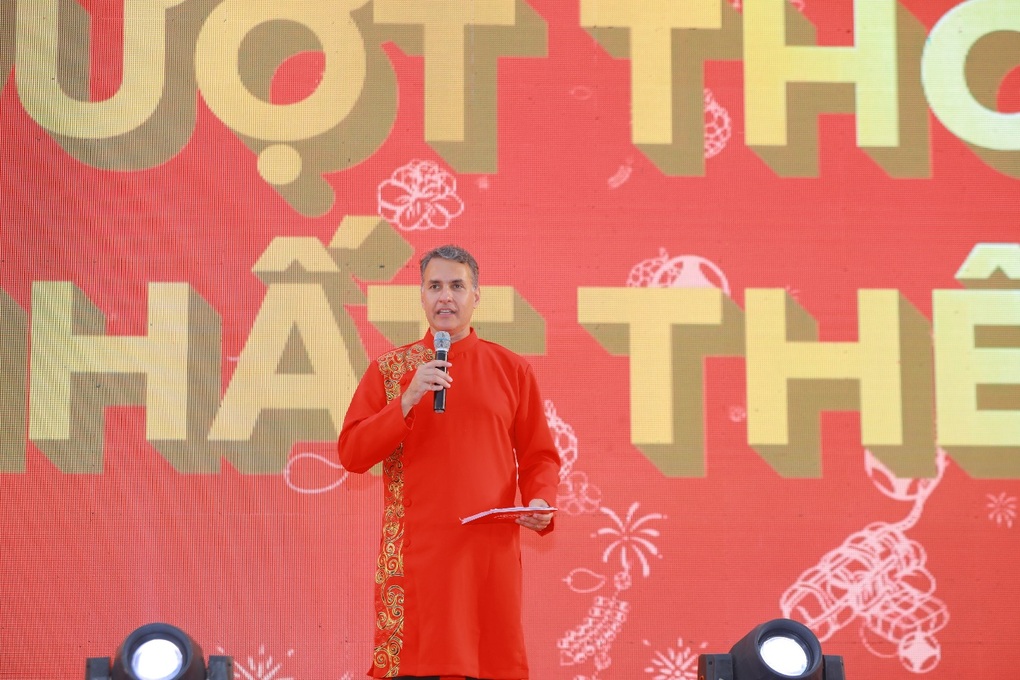 Coca-Cola lập kỷ lục thế giới với bàn ăn Tết Việt đông người nhất - 3 Coca-Cola lập kỷ lục thế giới với bàn ăn Tết Việt đông người nhất - 3