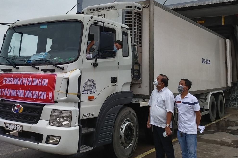 Bí thư Cà Mau trực tiếp kiểm tra 12 tấn tôm của tỉnh cực nam hỗ trợ TPHCM - 3 Bí thư Cà Mau trực tiếp kiểm tra 12 tấn tôm của tỉnh cực nam hỗ trợ TPHCM - 3