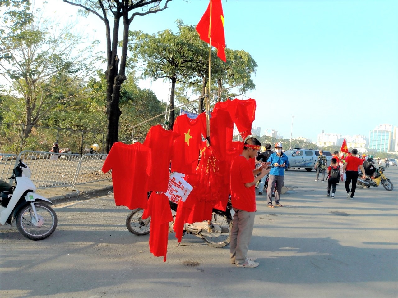 Tranh thủ kiếm Tết trước giờ bóng lăn