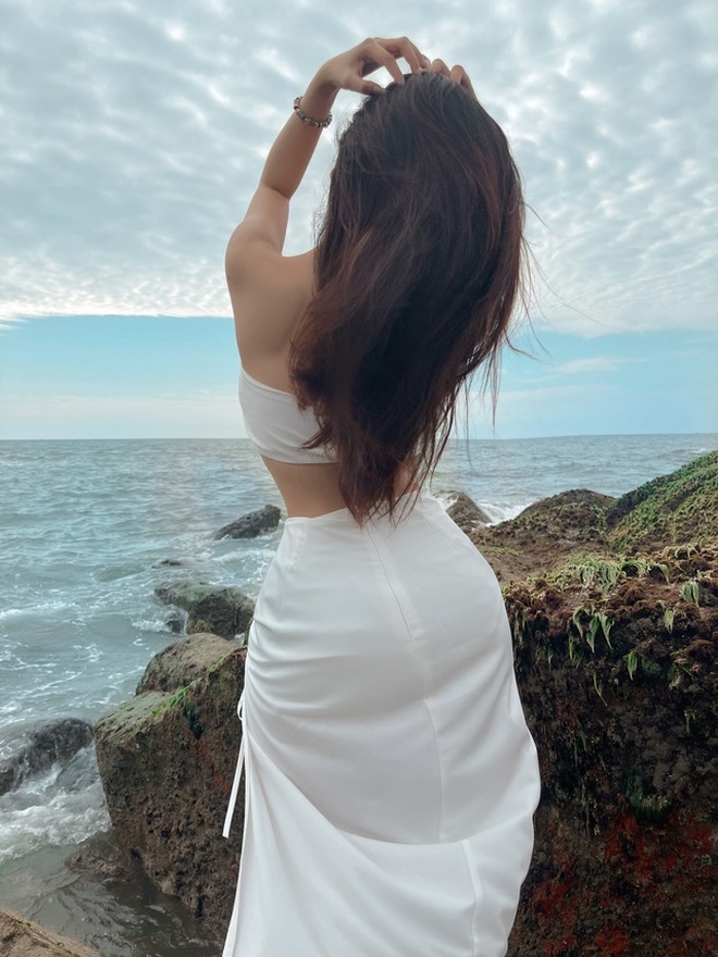 So vòng eo thon của các nữ sinh 2K nổi tiếng, ai là người đẹp nhất? - 8 So vòng eo thon của các nữ sinh 2K nổi tiếng, ai là người đẹp nhất? - 8